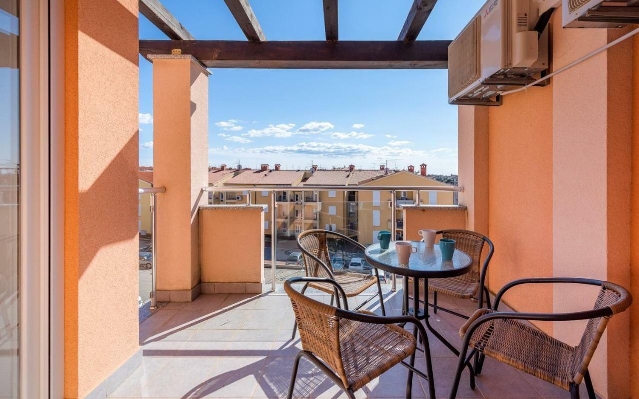 Laura House With Apartment Umag Exterior photo